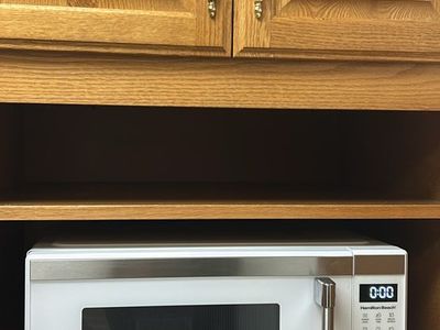 Hamilton Beach 1000W Countertop Microwave Oven - White/Stainless Steel Finish