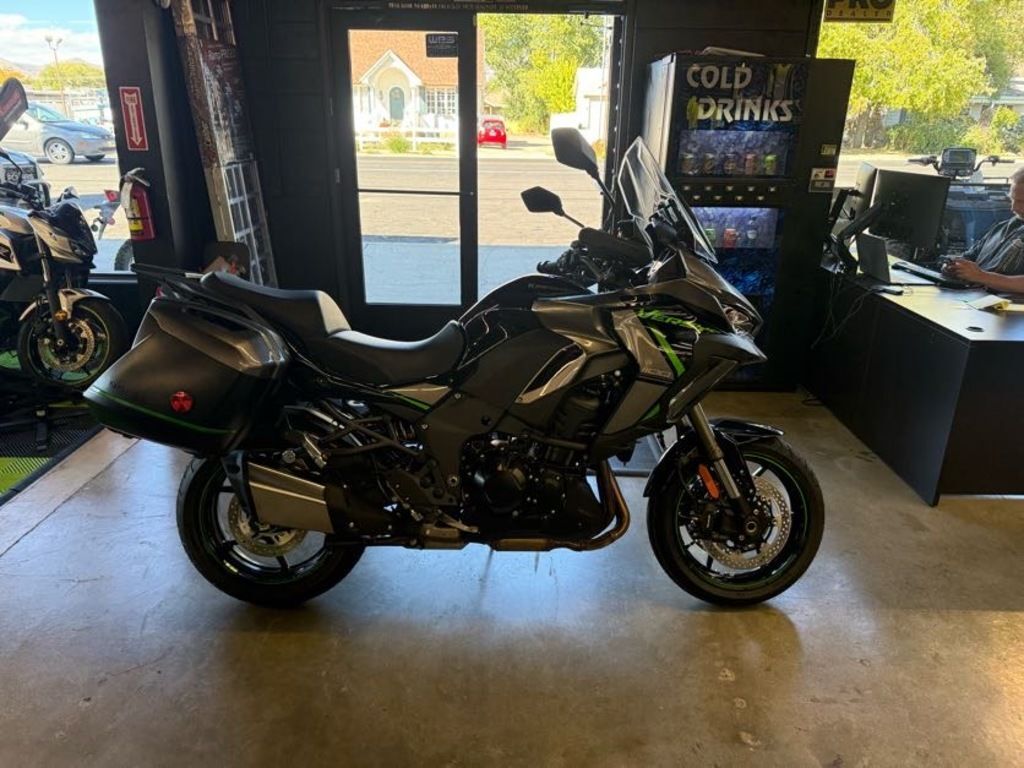 2025 Kawasaki Versys® 1100 SE LT ABS