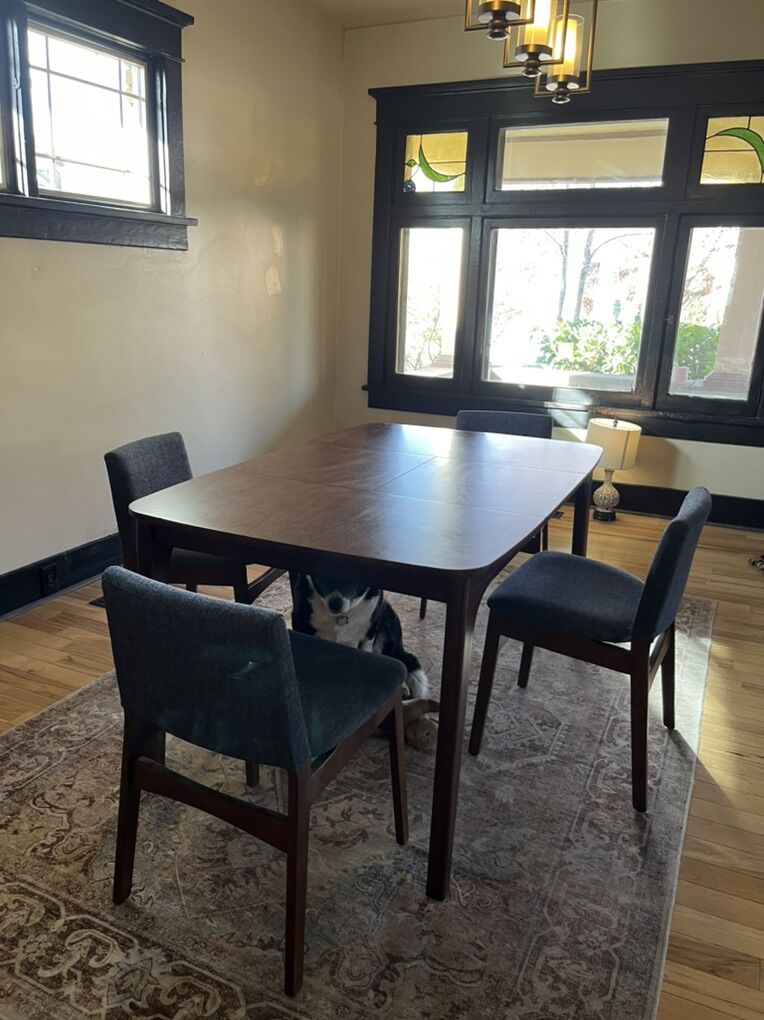 Article Plumas Dining Table & 4 Nosh Chairs
