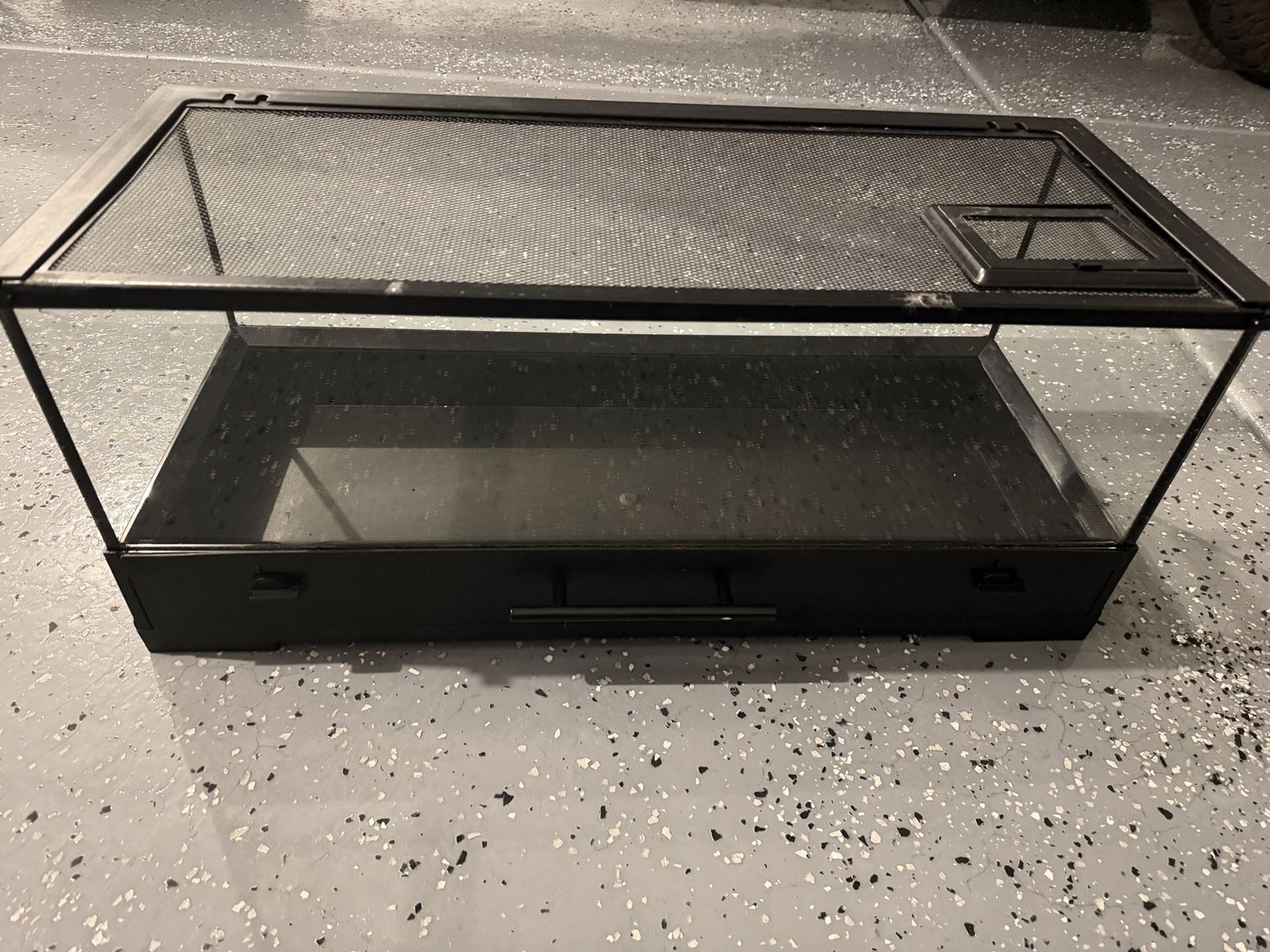 Reptile tank