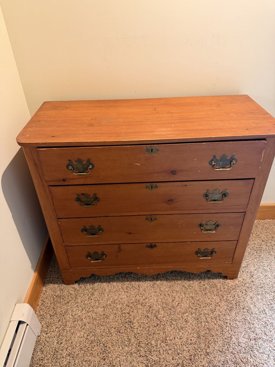 Antique Chippendale Style 4 Drawer Wooden Chest