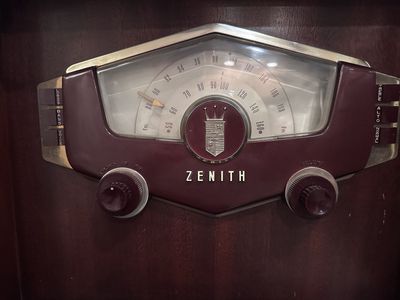 Vintage Zenith Cobra-Matic Tube Radio / Record Player Console – Mid Century Modern