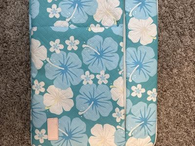 Canvaslove Blue & White Hibiscus Floral Print Padded Laptop Sleeve Case