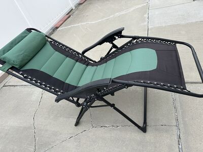 Nice Comfy Zero Gravity Chair With Pillow
