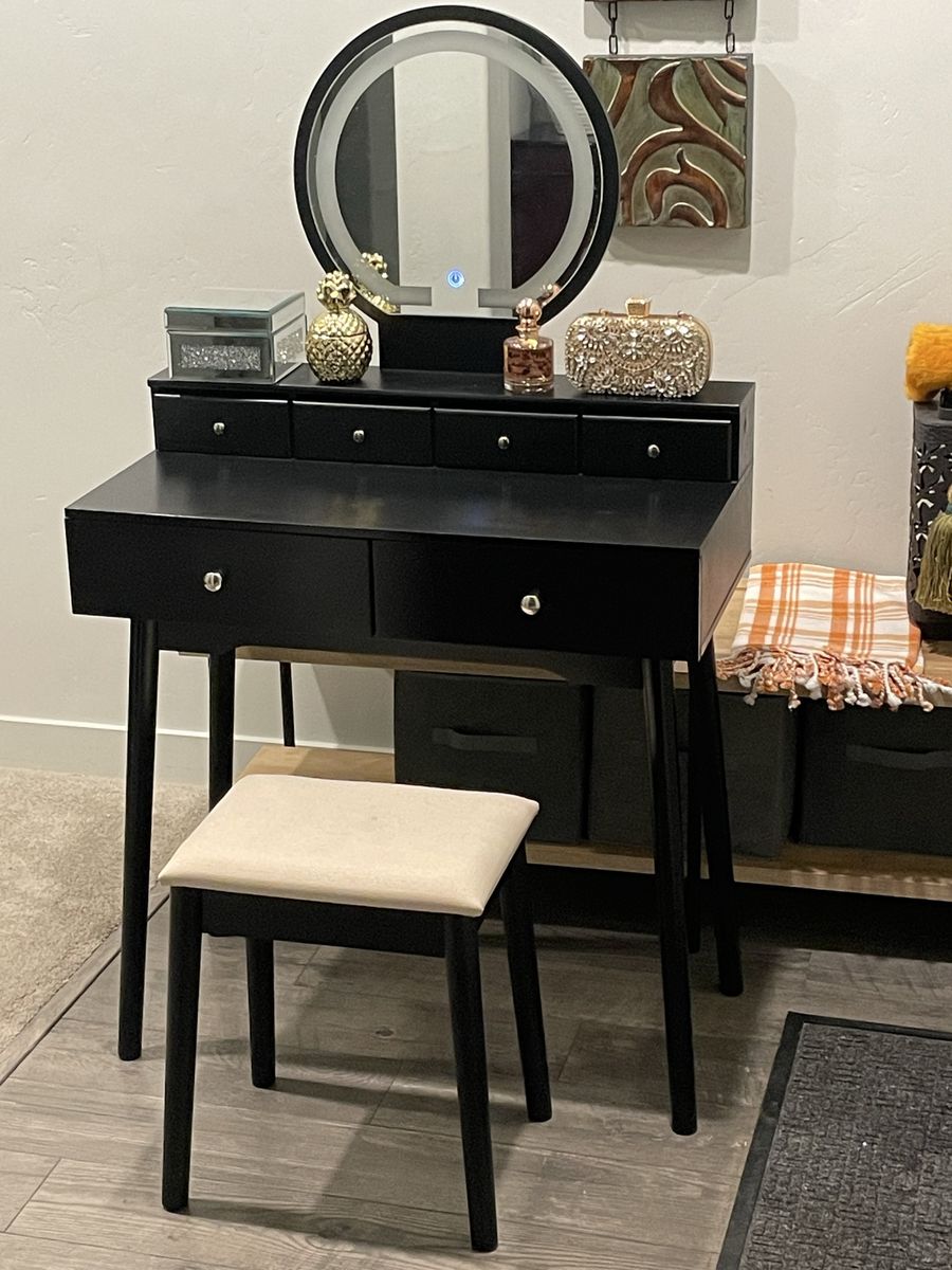 Make up Vanity Set With LED 3 light settings