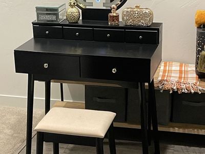 Make up Vanity Set With LED 3 light settings