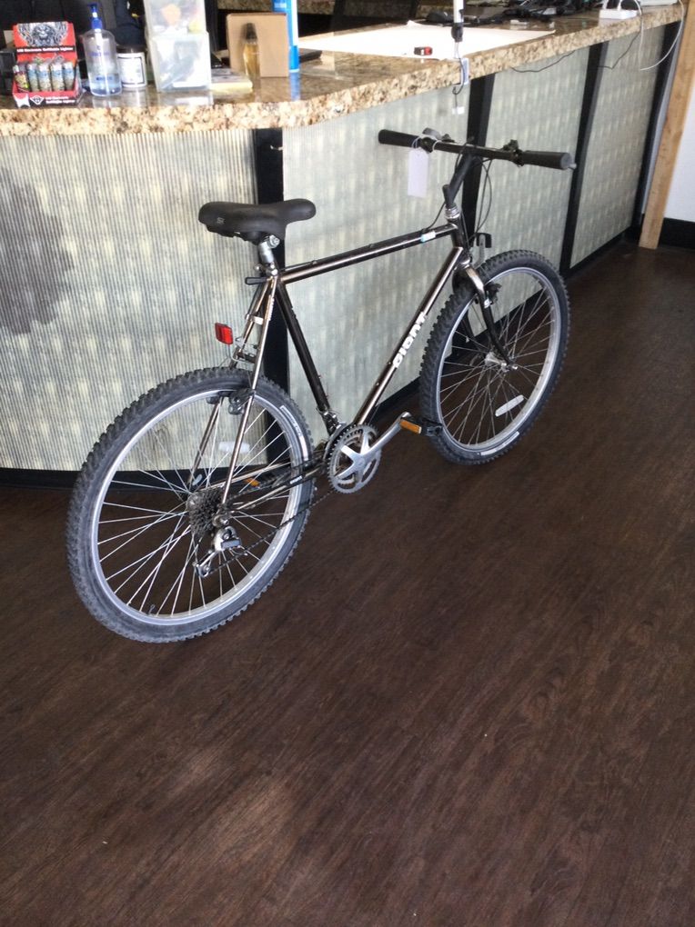 Giant Bike.    #E75012638