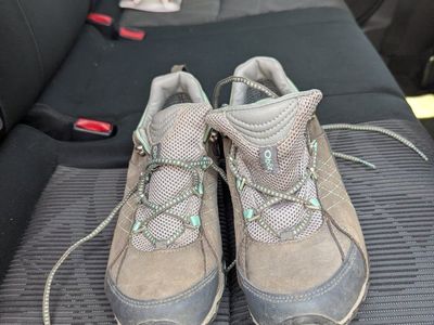 Oboz Women Sapphire Low Waterproof Gray Mint Hiking Shoes.. size 7.5