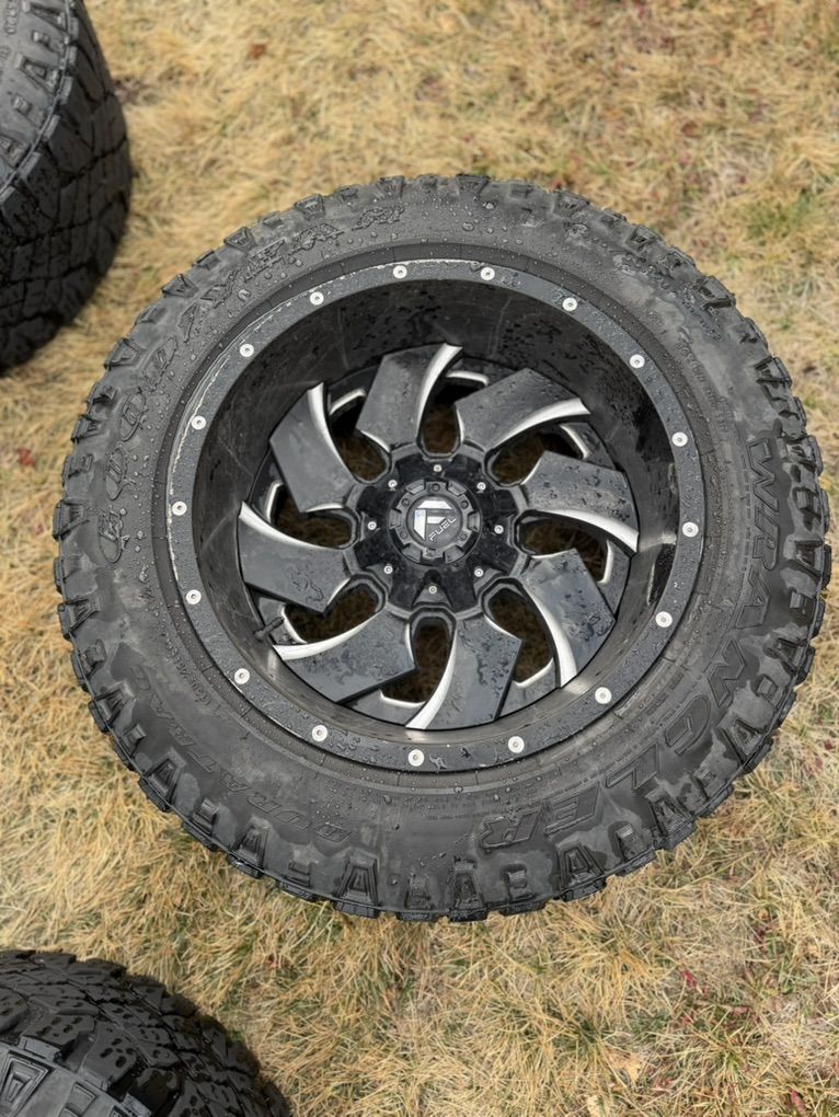 Rims And Tires LT305/55R20