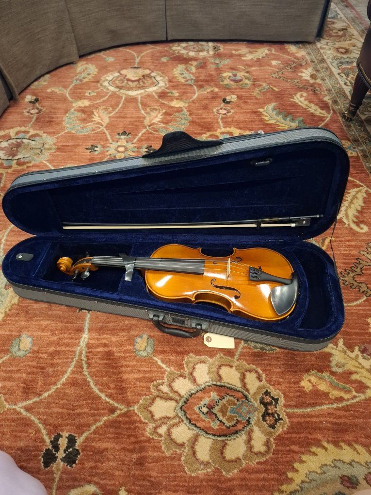 Used Full-Size 4/4 Student Beginner Violin with Bow and Case