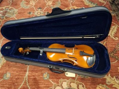 Used Full-Size 4/4 Student Beginner Violin with Bow and Case