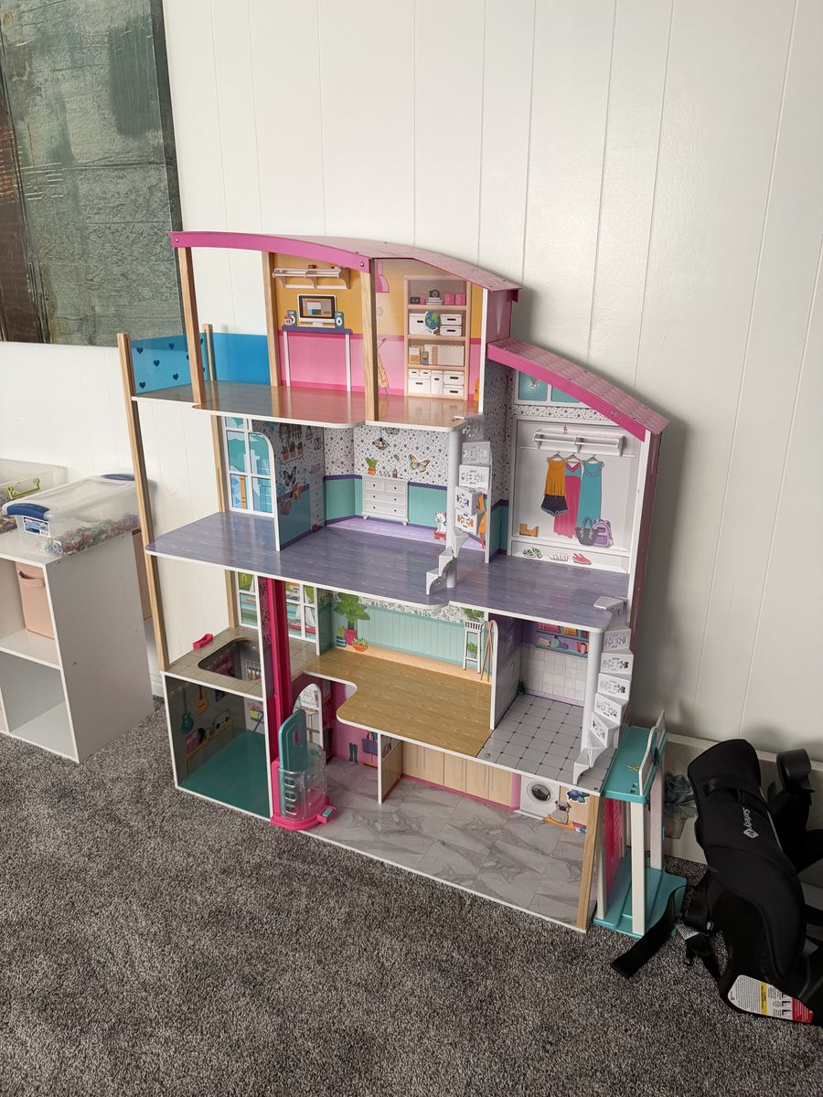Large Deluxe Doll House
