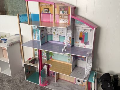 Large Deluxe Doll House