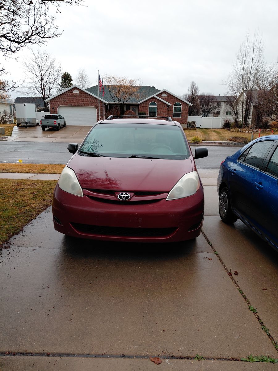 2008 TOYOTA SIENNA LE 8-Passenger