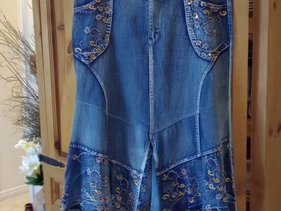 Western style stretchy jean skirt L