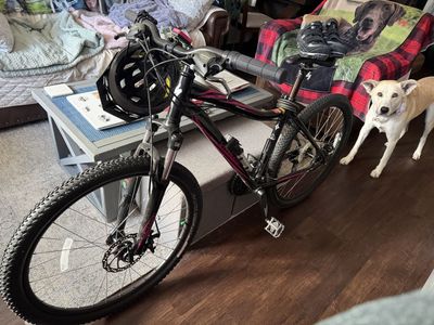Womenโs Specialized Mountain Bike