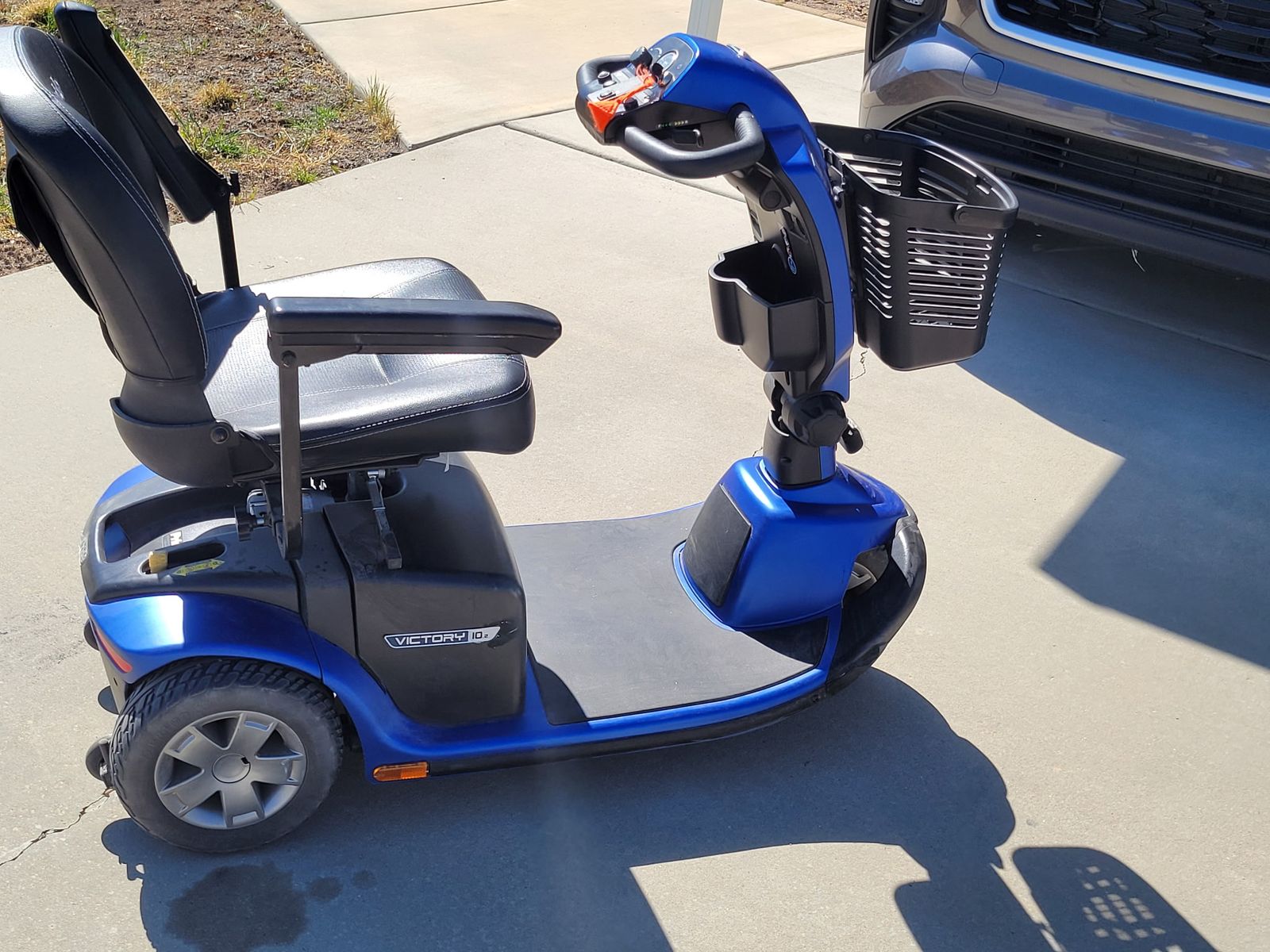 Pride Victory 10 3-Wheel Mobility Scooter – Like New! GREAT DEAL