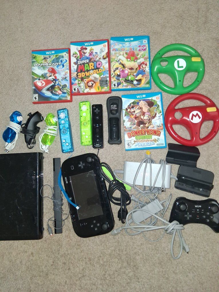 Nintendo Wii U Console Bundle - Mario Kart, Super Mario 3D World, Mario Party 10, Donkey Kong Country, Remotes, Wheels