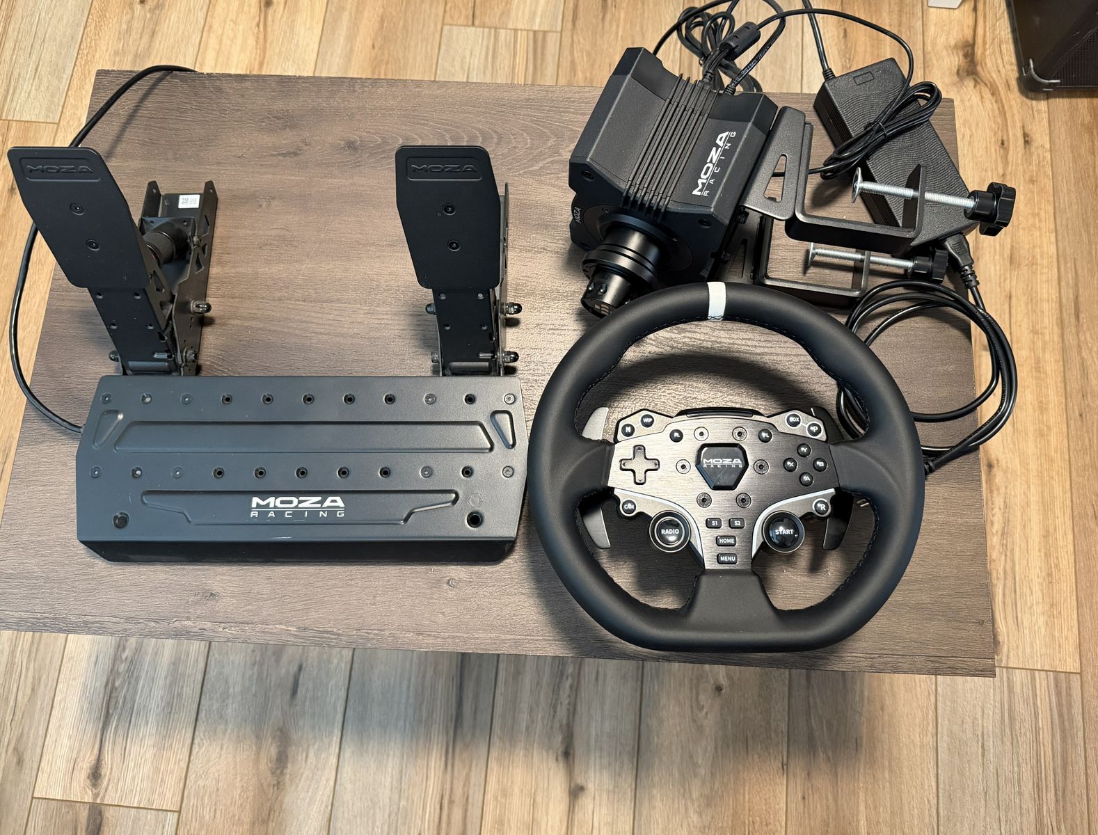 Moza Racing R5 wheel and pedals