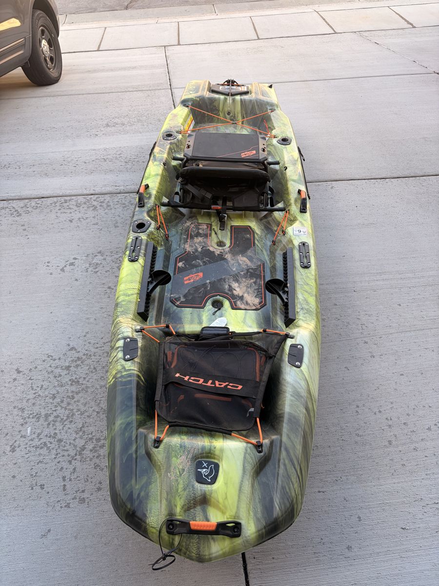 Pelican Catch 120 Fishing kayak