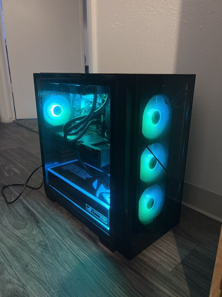 Monitor, Mouse, Keys, RTX 5070, Core 7 Ultra 265k