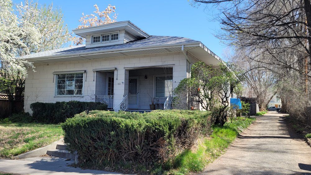 Terrific 1 brm  apt Located just off of 9th and 9th by Trolley square! 1 bedroom, 1 full bath, Stackable washer/Dryer and more.