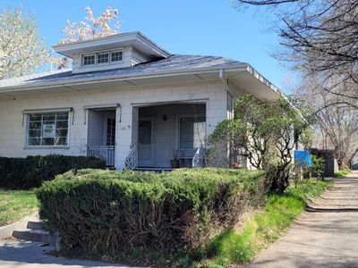 Terrific 1 brm apt Located just off of 9th and 9th by Trolley square! 1 bedroom, 1 full bath, Stackable washer/Dryer and more.