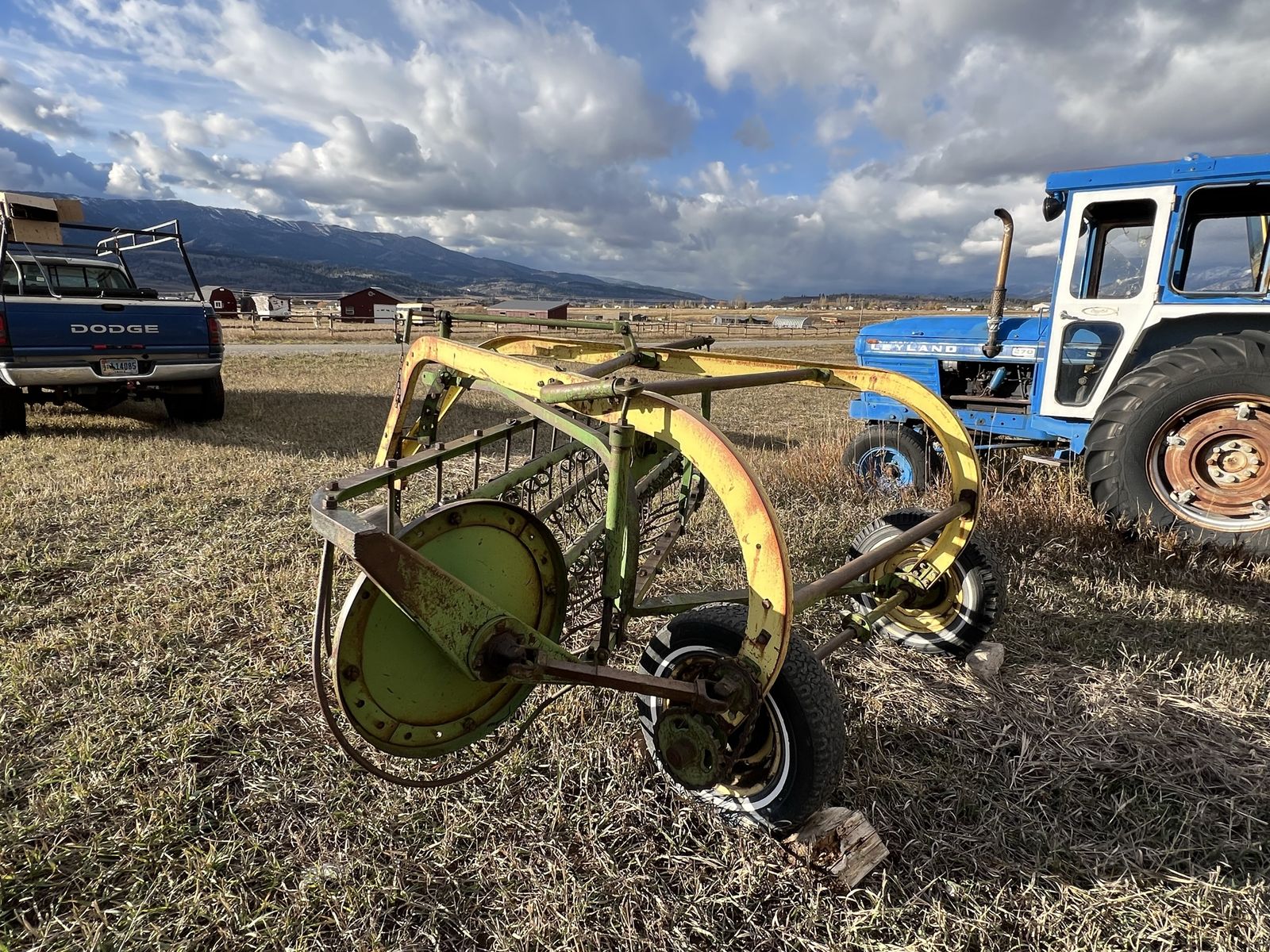 Side delivery hay rake