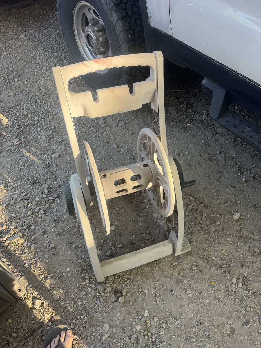 Hose storage roller