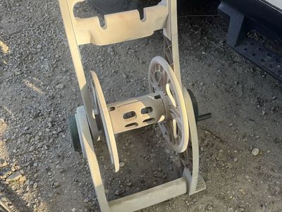 Hose storage roller