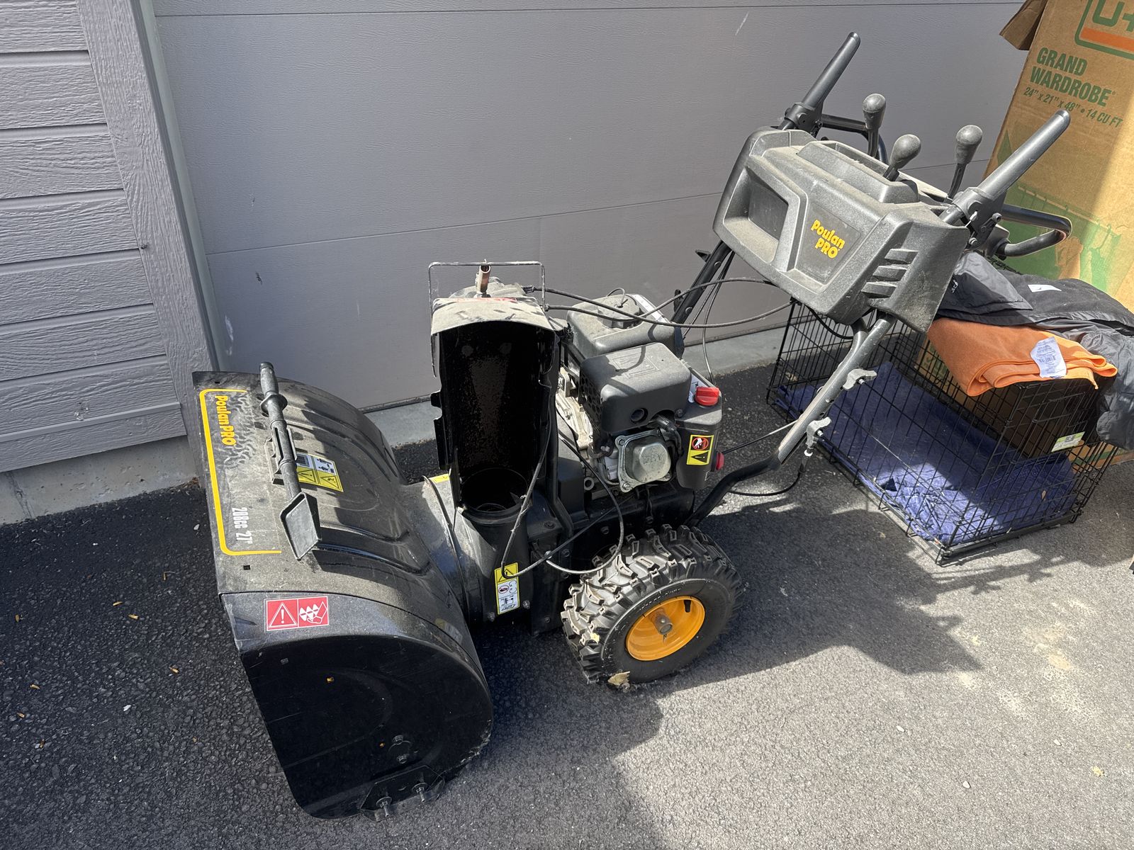 27" Snowblower    6hp    Electric Start