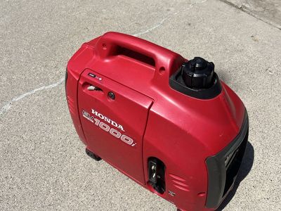 Honda EU1000i Inverter Generator Portable Quiet Red