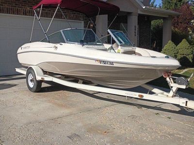 1999 Tahoe q5 19' open bow runabout