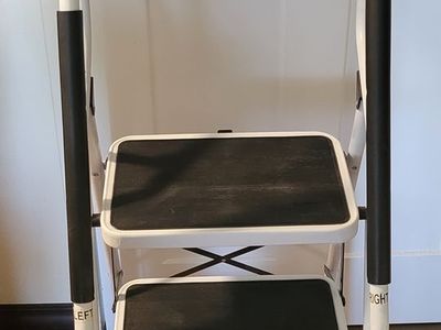 3 Step Ladder with Handrails & Attachable Tool Bag