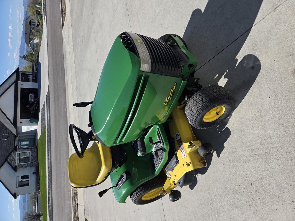 2001 John Deere LX277aws