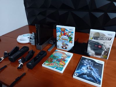 Nintendo Wii Black Console Controllers, Accessorie