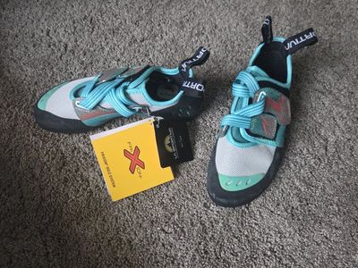 brand new la sportiva climbing shoes