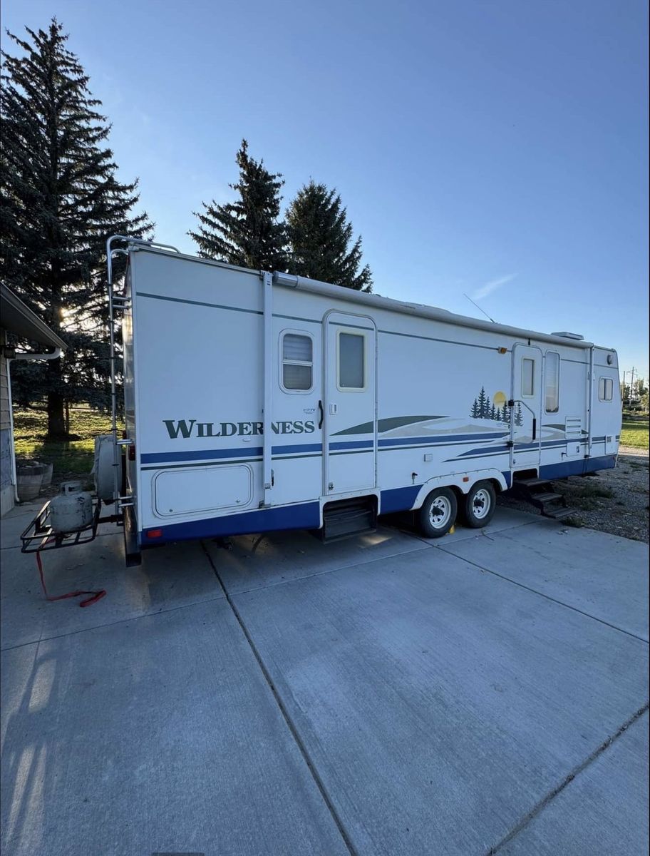 2007 Fleetwood Wilderness w/ large slide out