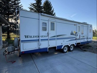 2007 Fleetwood Wilderness w/ large slide out