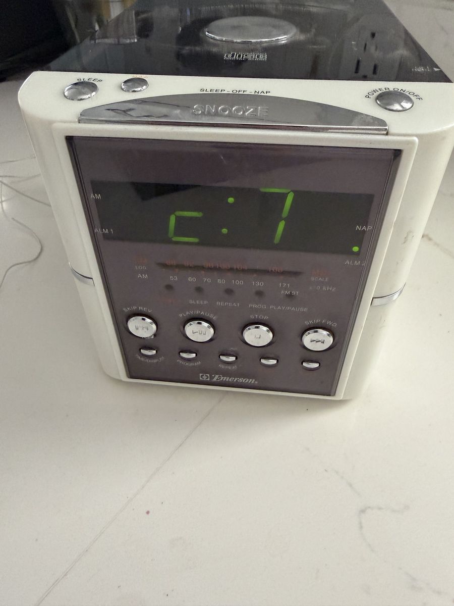 Emerson SmartSet CD AM/FM Stereo Clock Radio with Digital Tuner - White/Silver