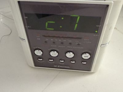 Emerson SmartSet CD AM/FM Stereo Clock Radio with Digital Tuner - White/Silver