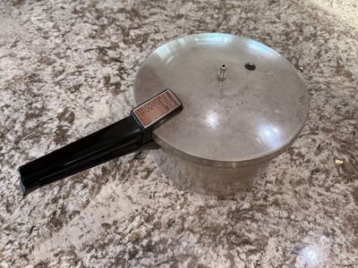 PRESSURE COOKER