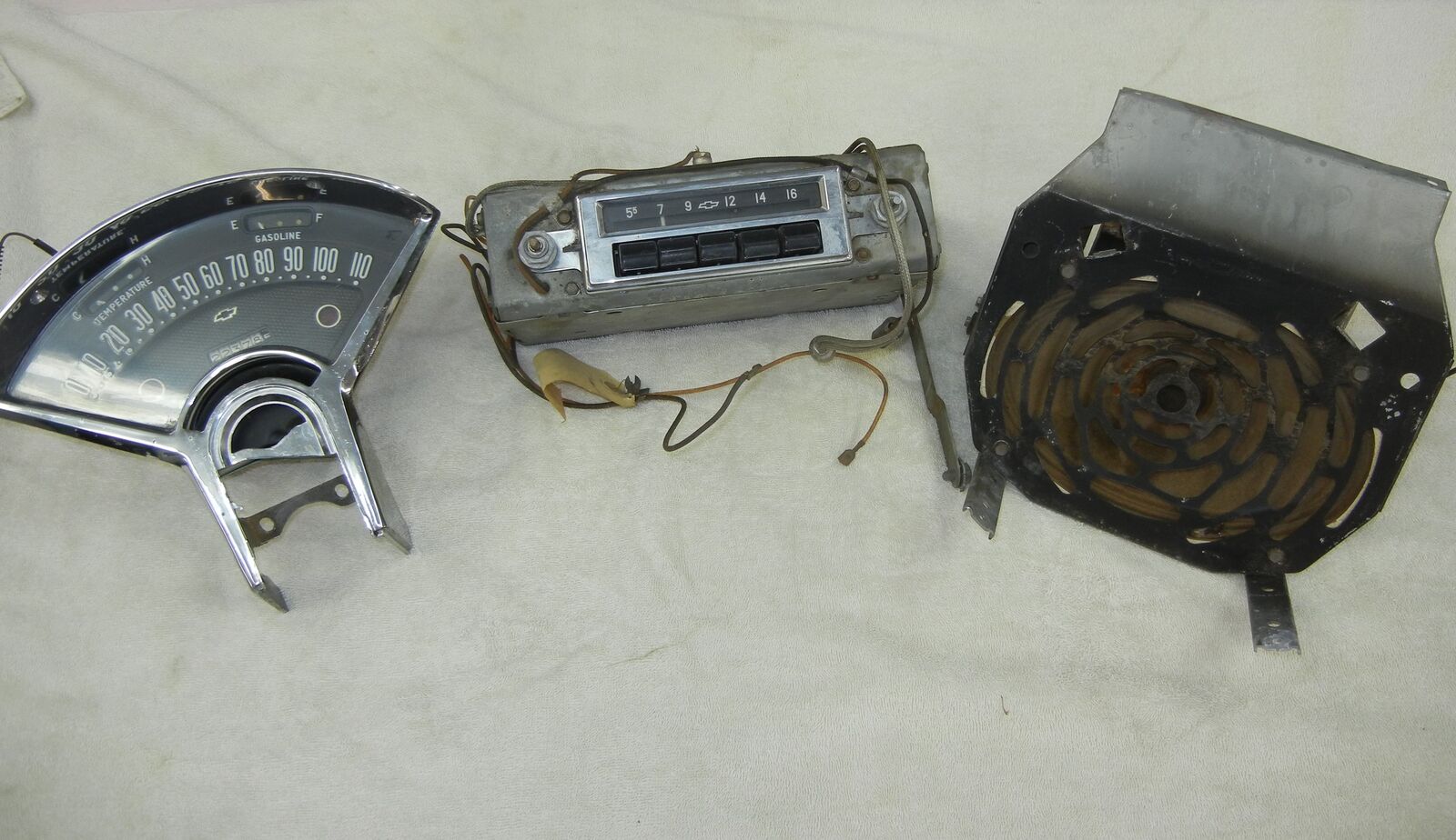 Chevy Car  1955 Speedometer Push Button Radio Orig