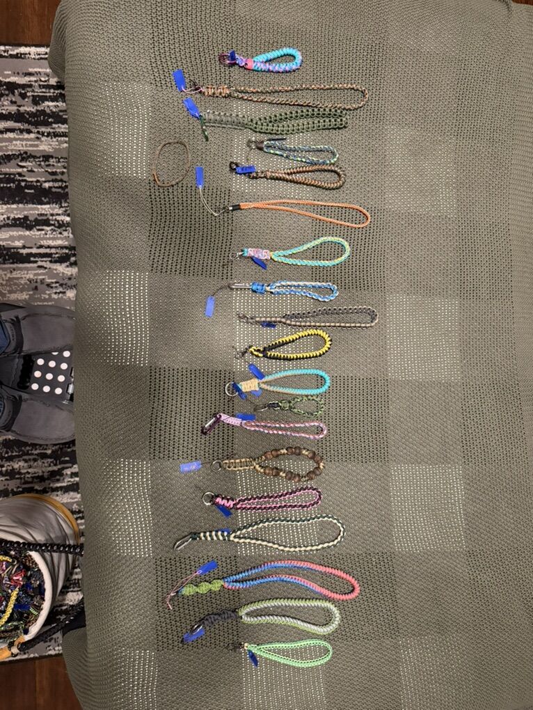 Paracord (wristlet) (Finger Flip)