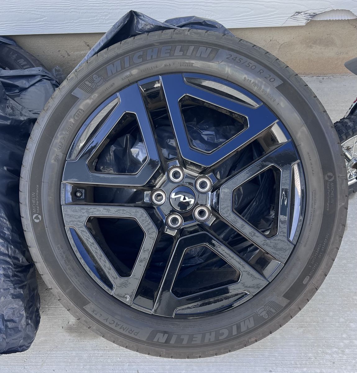 Kia Wheels & Tires 245/50 R 20