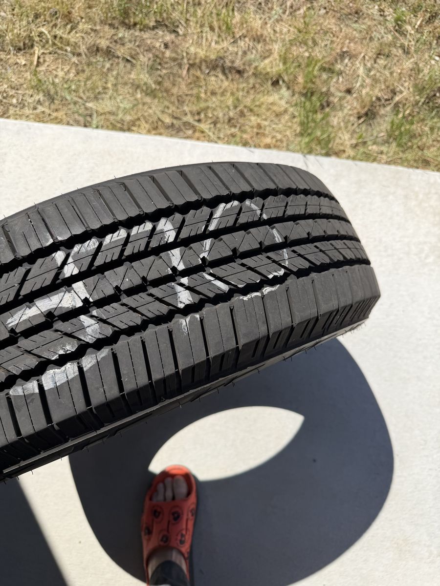 Bridgestone Dueler 225/65/17R