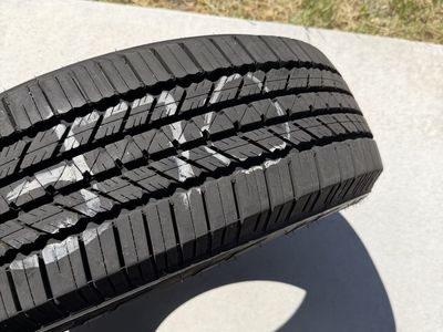 Bridgestone Dueler 225/65/17R