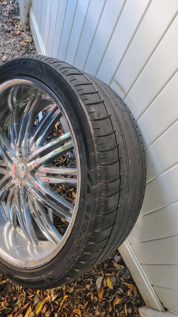 24-inch Chrome Wheel and Triangle 295/35R24 Tire Assembly