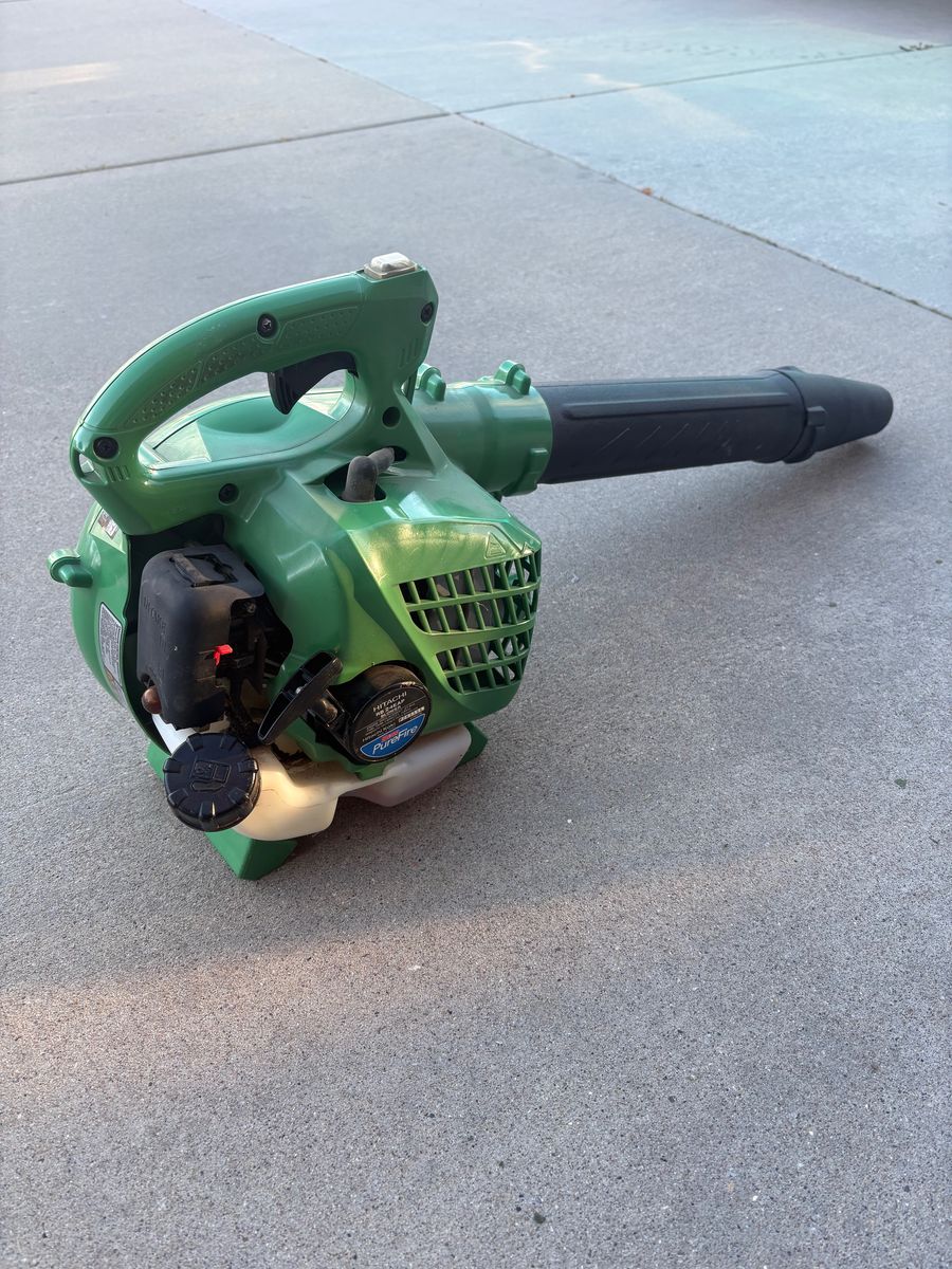 Hitachi leaf blower