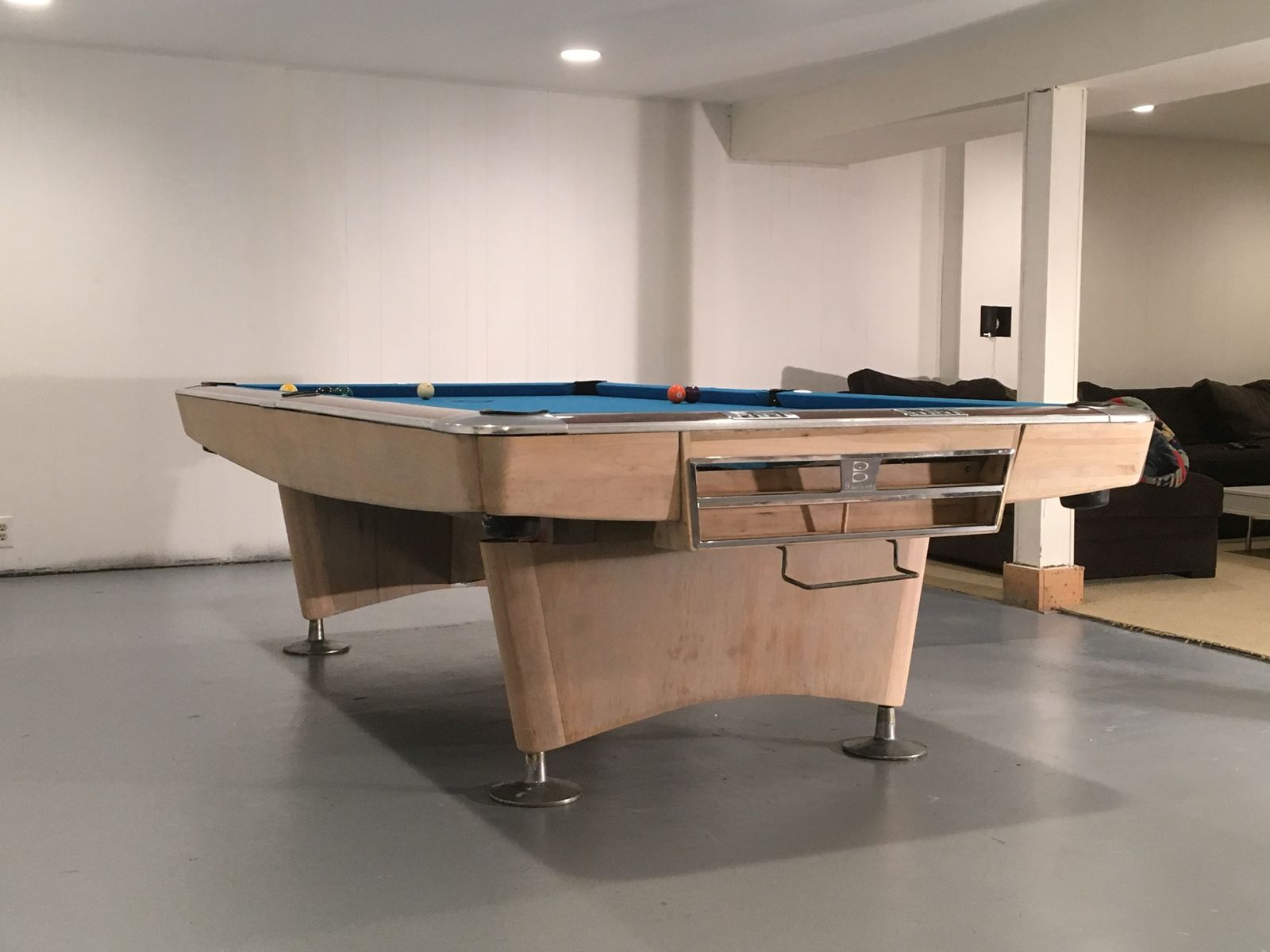 Brunswick Gold Crown 9’ pool table